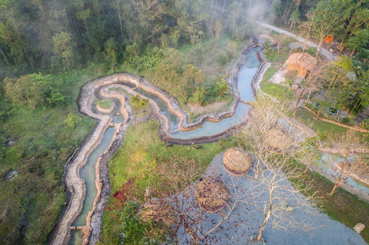 Thanh Tan Hot Springs By Fusion Hue Exterior photo